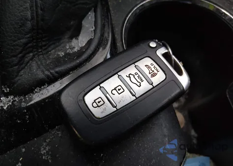 2013 Hyundai Sonata Limited z USA, uszkodzony, nr VIN 5NPEC4AC4DH638869